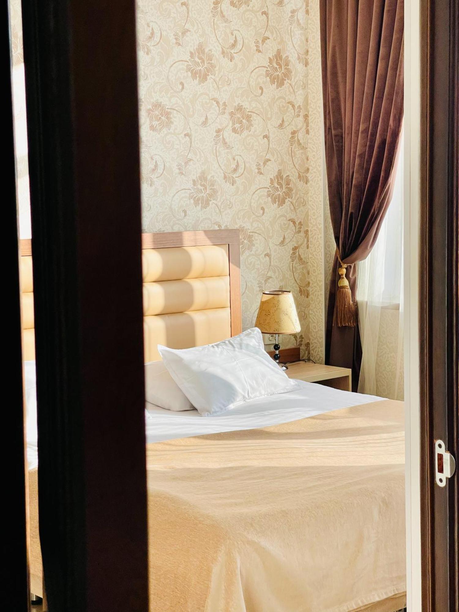 Dostyk Hotel Kyzylorda Exterior foto